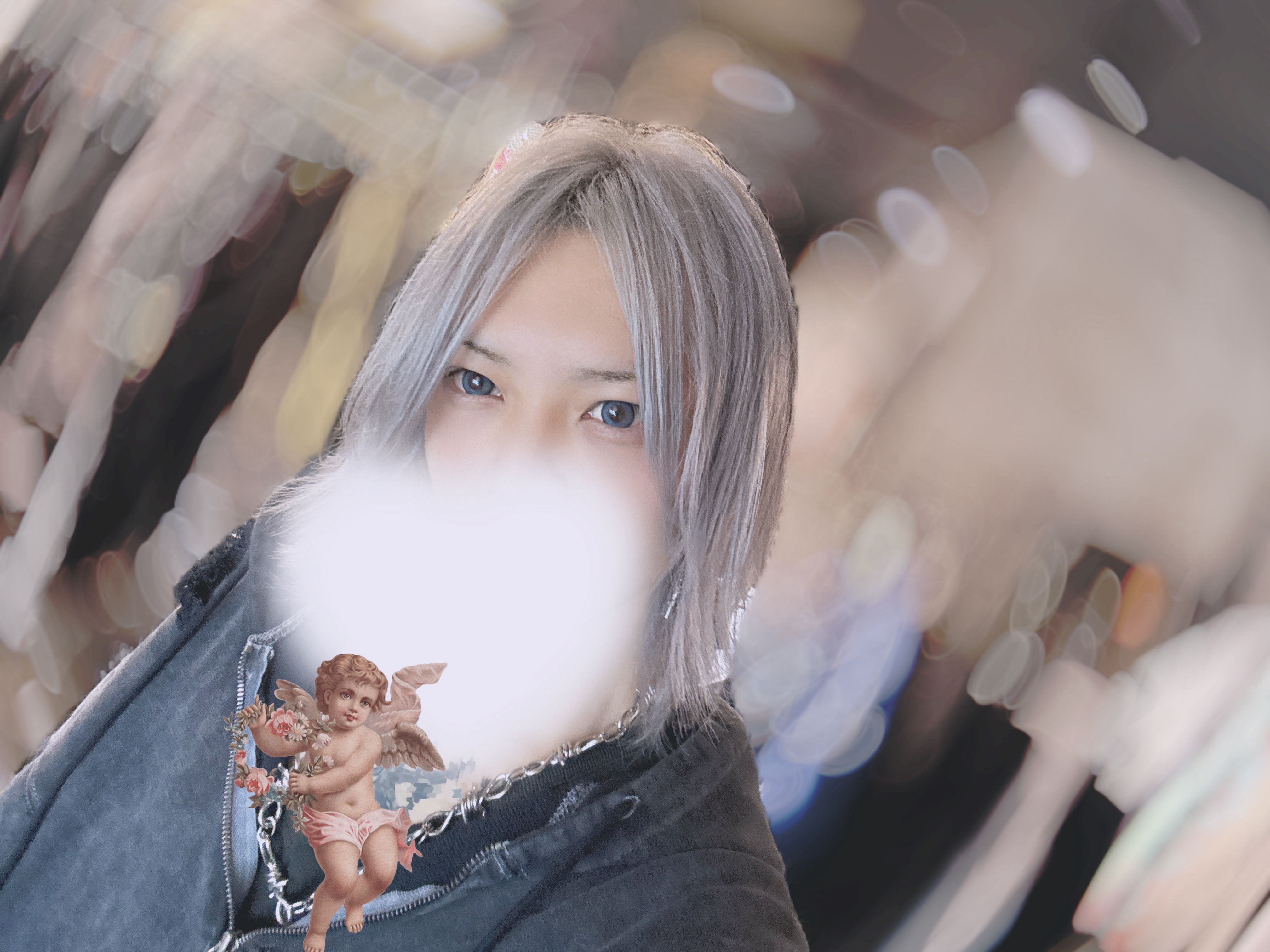 ホワイトシルバー。