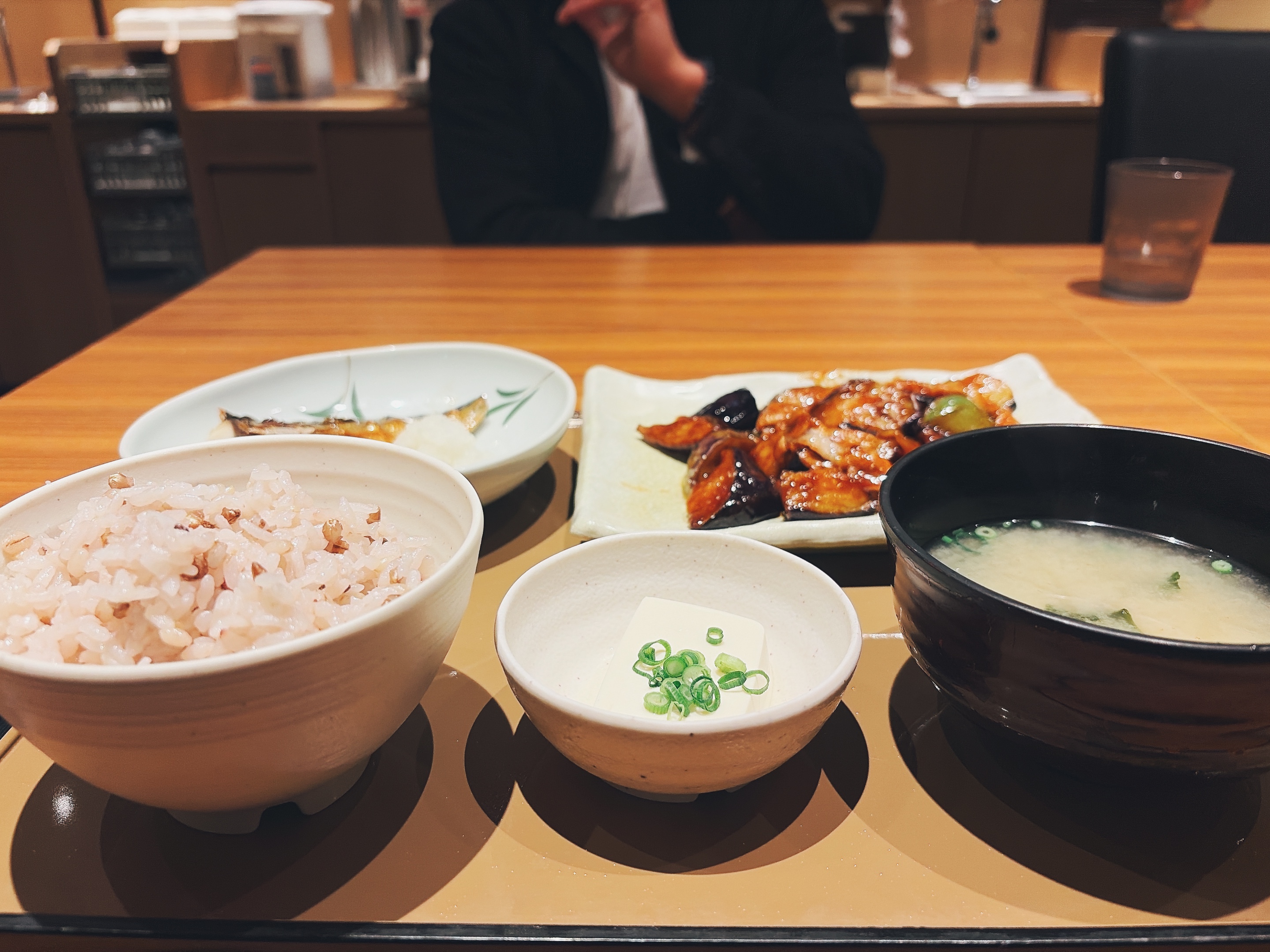 誰と食べてるでしょう？